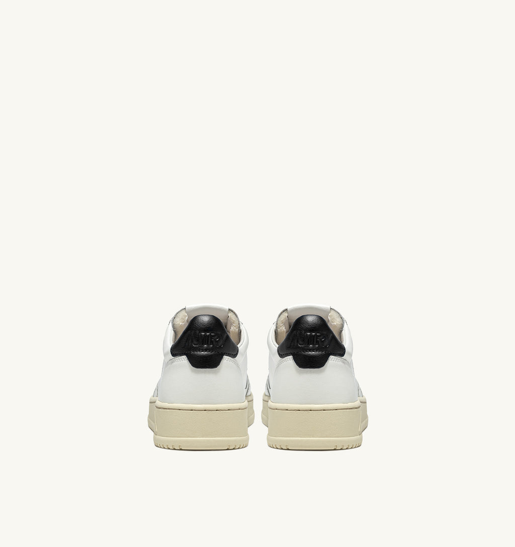ZAPATILLAS BAJAS MEDALIST EN CUERO BLANCO Y NEGRO