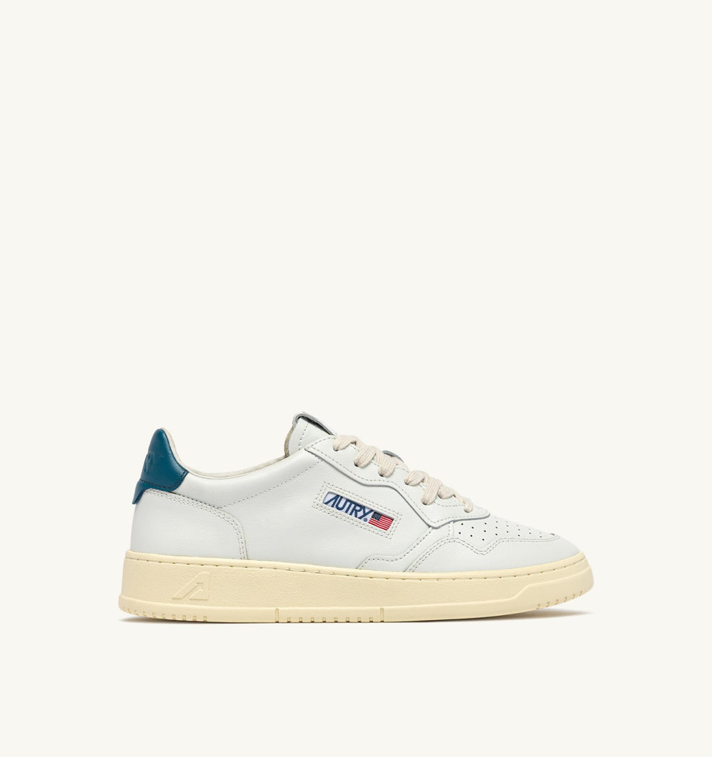 ZAPATILLAS BAJAS MEDALIST EN PIEL BLANCA Y AZUL PATO