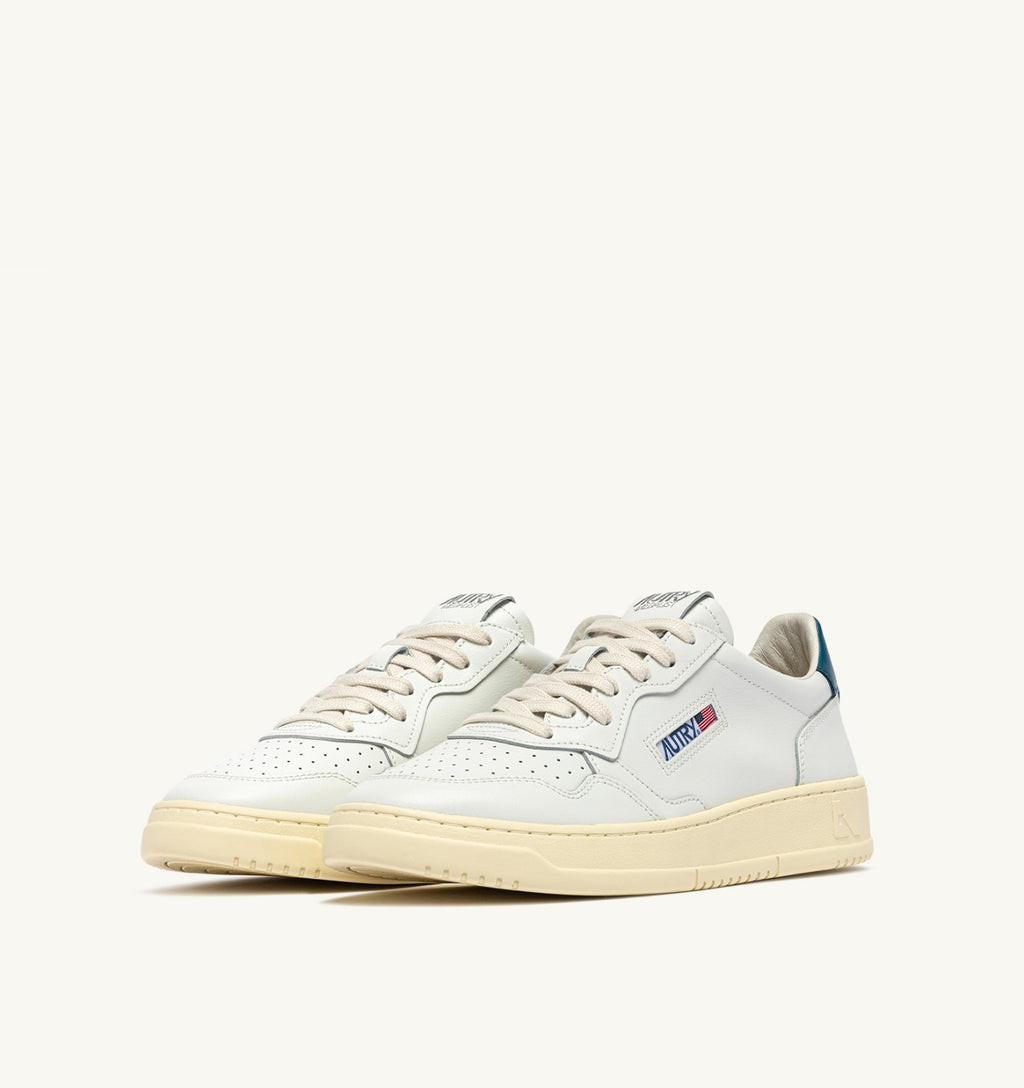 ZAPATILLAS BAJAS MEDALIST EN PIEL BLANCA Y AZUL PATO