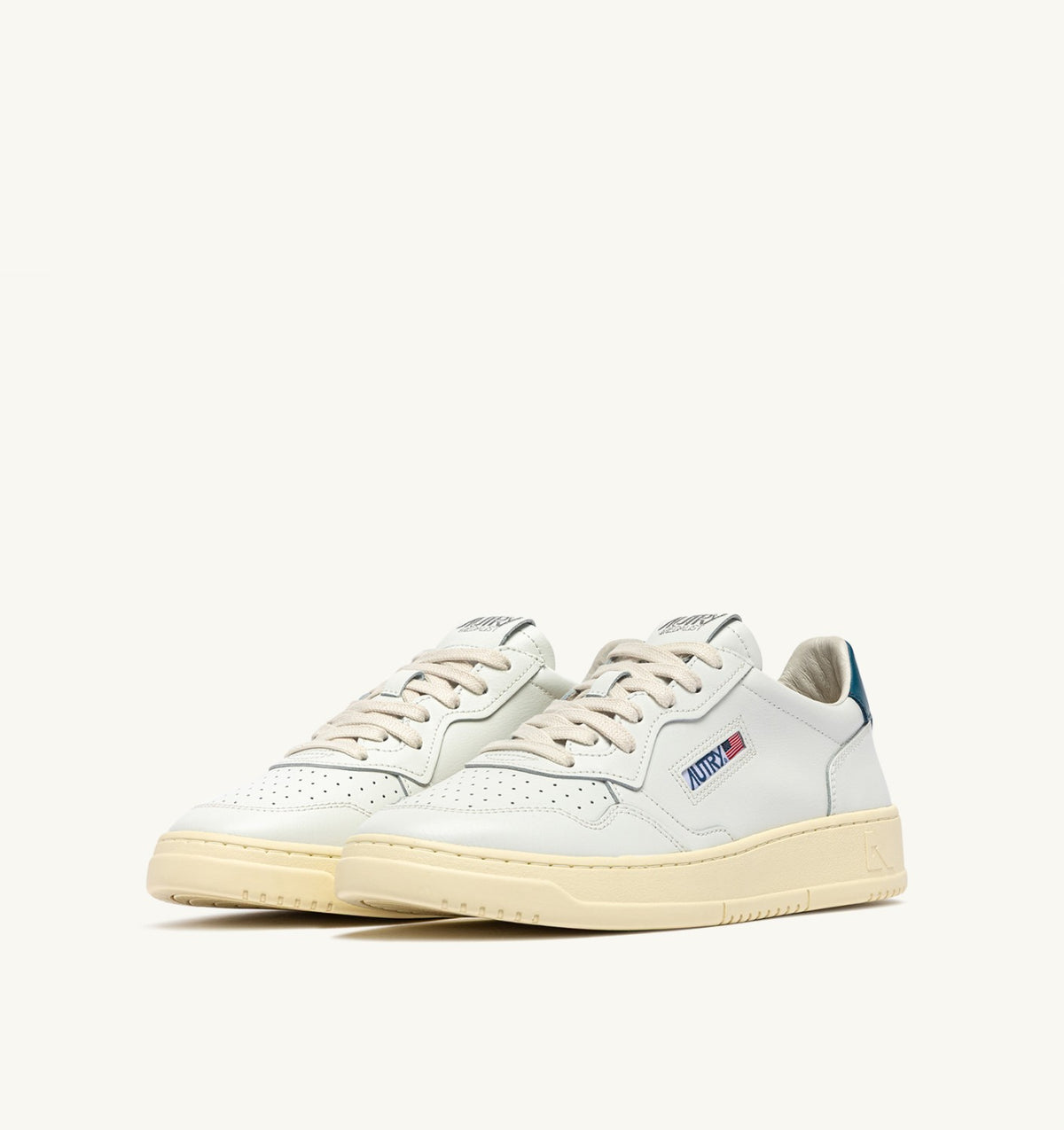 MEDALIST LOW SNEAKERS IN WHITE AND MALLARD BLUE LEATHER