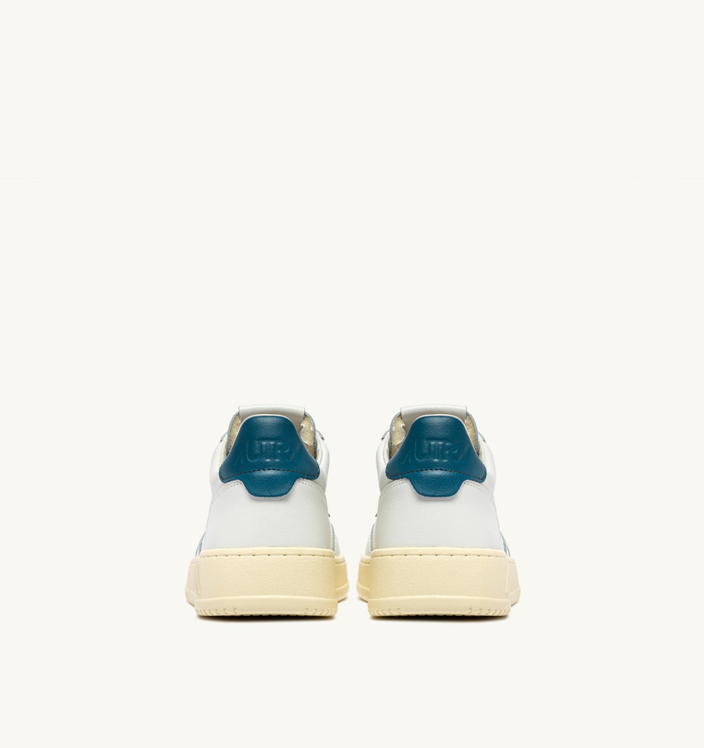 ZAPATILLAS BAJAS MEDALIST EN PIEL BLANCA Y AZUL PATO