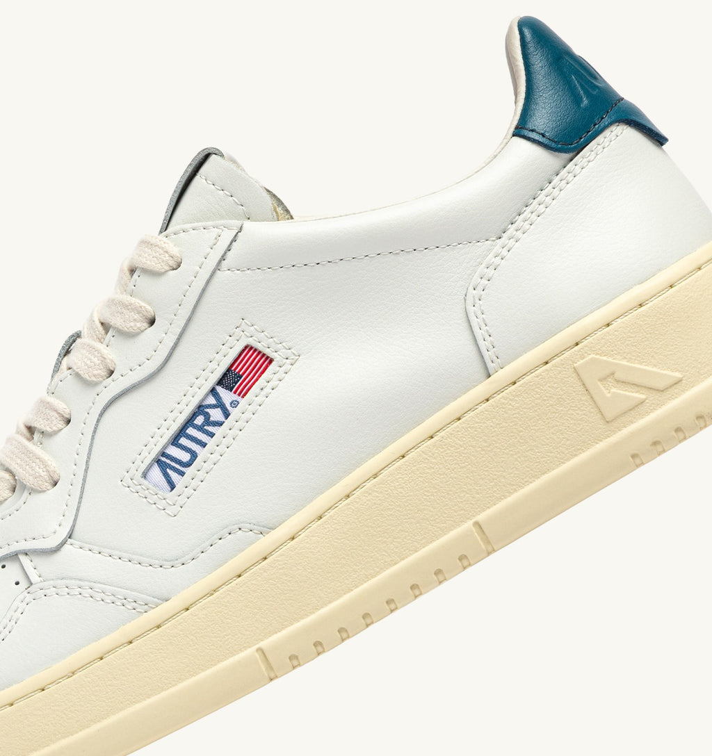 ZAPATILLAS BAJAS MEDALIST EN PIEL BLANCA Y AZUL PATO