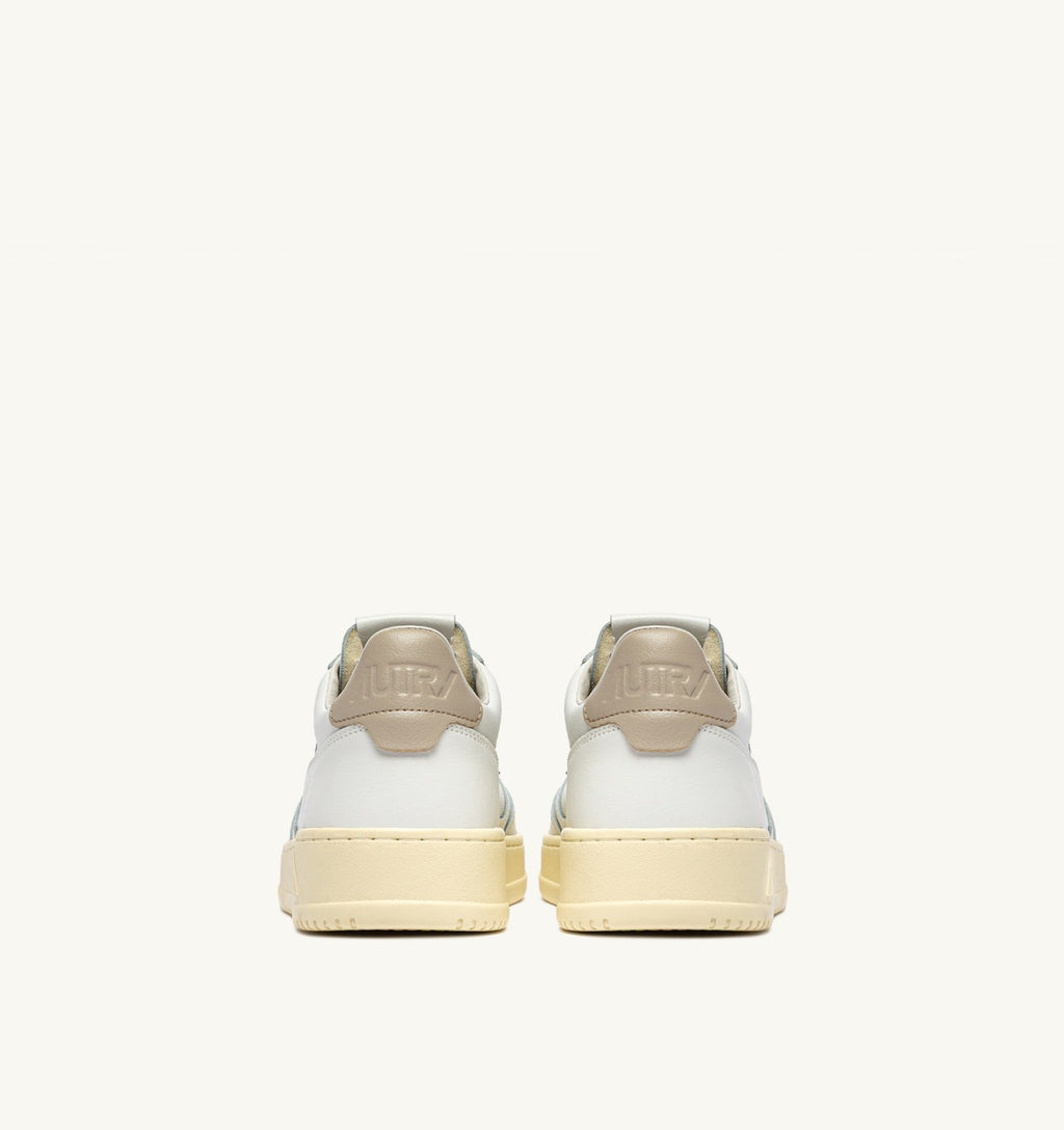 ZAPATILLAS BAJAS MEDALIST EN CUERO BLANCO Y GRIS PLUMA