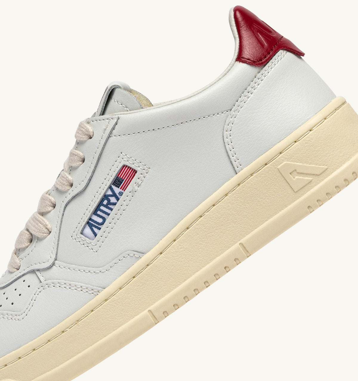 ZAPATILLAS BAJAS MEDALIST EN CUERO BLANCO Y GRANATE INTENSO