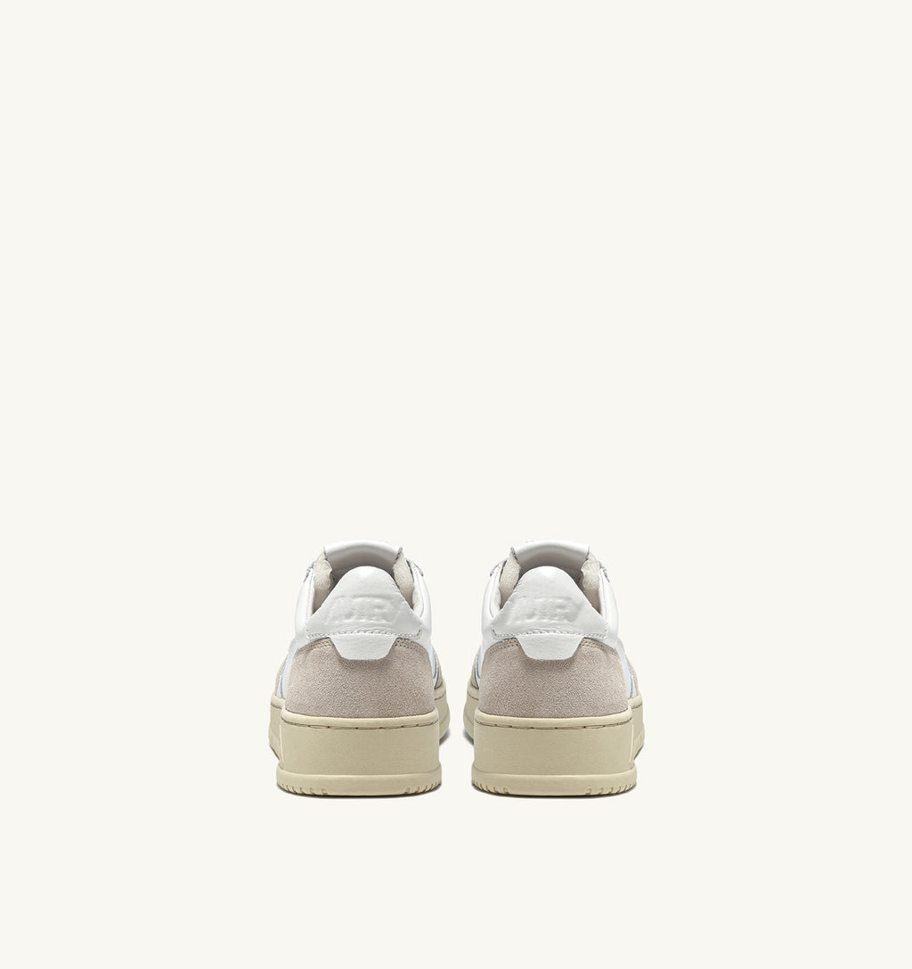 ZAPATILLAS BAJAS MEDALIST EN PIEL BLANCA Y ANTE BEIGE