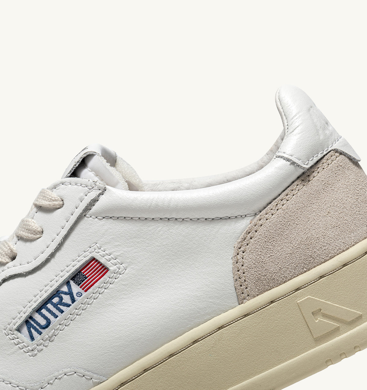 ZAPATILLAS BAJAS MEDALIST EN PIEL BLANCA Y ANTE BEIGE