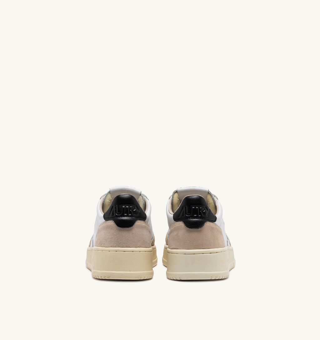 ZAPATILLAS BAJAS MEDALIST EN PIEL BLANCA Y NEGRA Y ANTE BEIGE