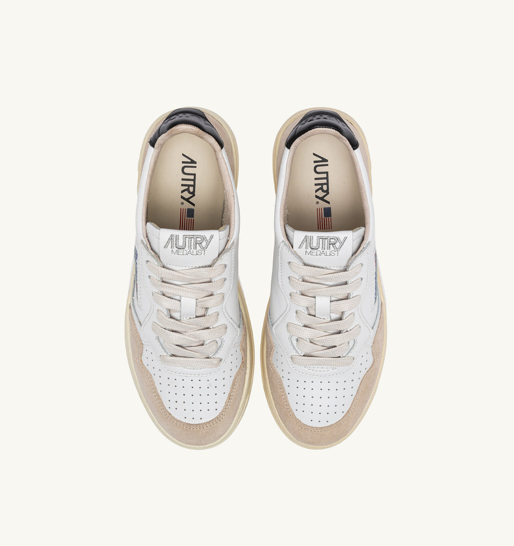 ZAPATILLAS BAJAS MEDALIST EN PIEL BLANCA Y NEGRA Y ANTE BEIGE