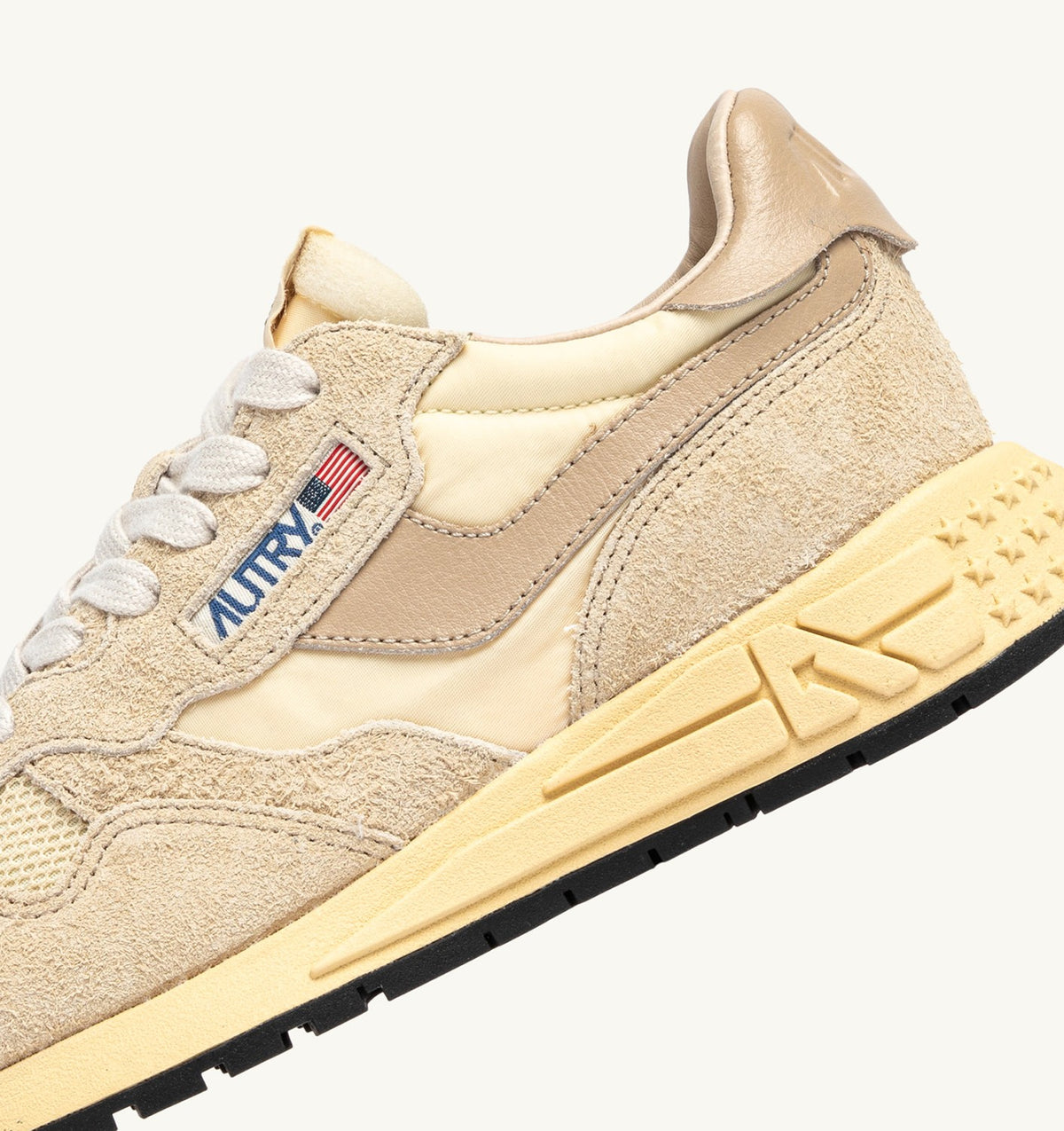 ZAPATILLAS BAJAS REELWIND EN NYLON Y ANTE CRUDO Y BLANCO PIMIENTA