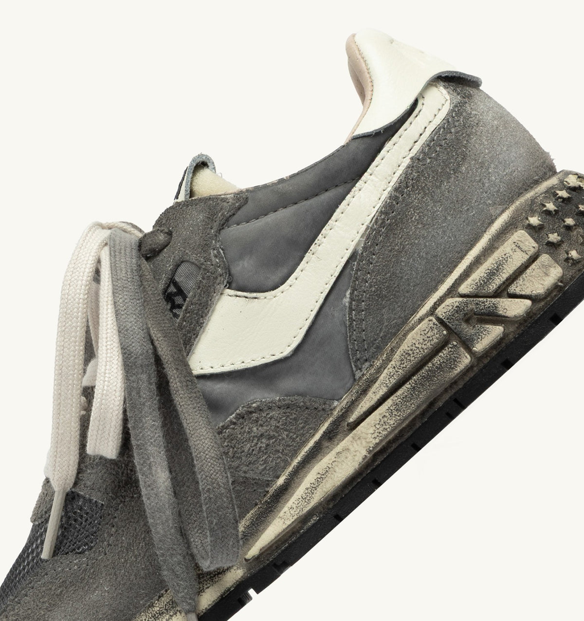 ZAPATILLAS REELWIND SUPER VINTAGE EN ANTE Y NYLON BLANCO Y NEGRO